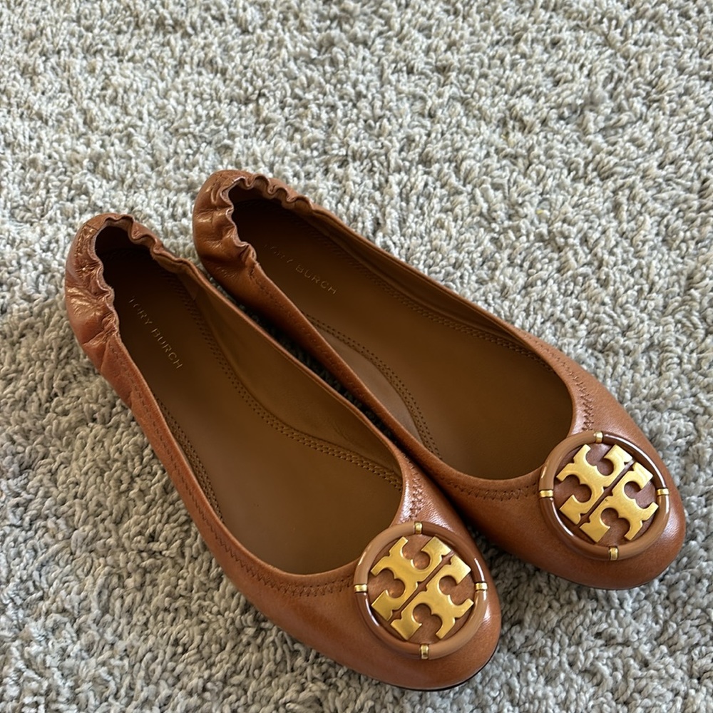 HOST PICK❤️
NWT Tory Burch MULTI-LOGO BALLE